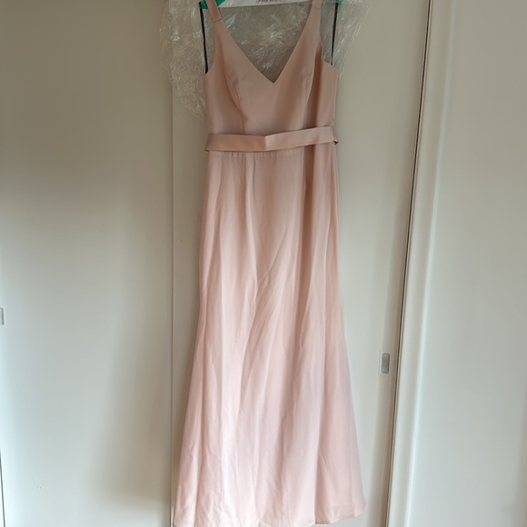 Vera Wang gown - Picture 9 of 9